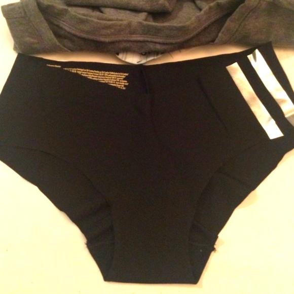 NWT VS Ultimate Sport 4 Pc Special Collection-Sweat Shirt/Leggings & Panty/Bag - Picture 10 of 14